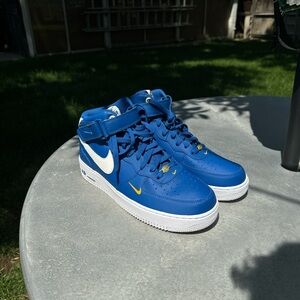 Nike Air Force 1 Mid "Golden State Warriors" blue and gold trainers